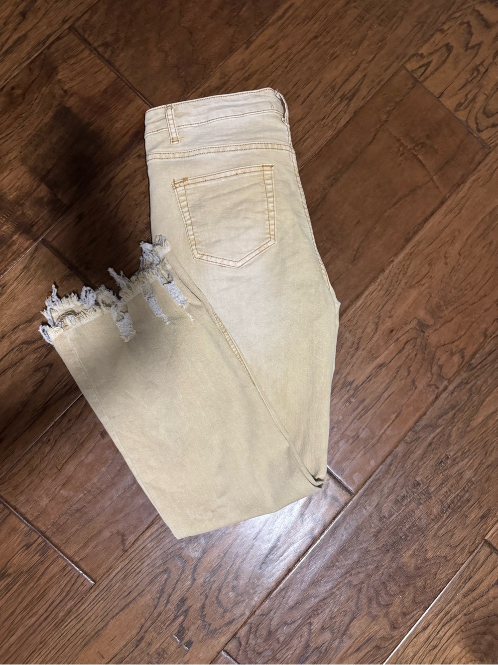 Anniewear Ankle-Length Frayed Hem Jeans